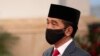 Presiden Joko Widodo memerintahkan Lembaga Pengelola Dana Bergulir Usaha Mikro Kecil dan Menengah (LPDB-UMKM) untuk segera mencairkan dana tambahan sebesar Rp 1 triliun untuk koperasi.(Foto: AP/dok)