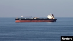 Por el Estrecho de Ormuz, en el Golfo de Omán, transita el 20% del comercio mundial de petróleo.