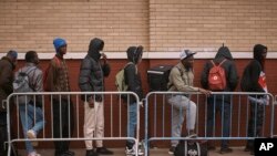 ARCHIVO - Un nuevo proyecto de ley en España busca acabar con la falta de visibilidad de los migrantes y concederles derechos igualitarios.