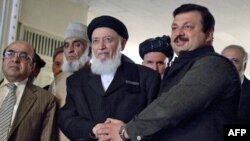 Burhoniddin Rabboniy (chapda) va Pokiston tashqi ishlar kotibi Navobzoda Malik Amad Xon