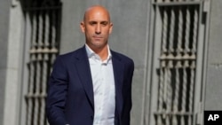 ARCHIVO - El ex presidente de la federación española de fútbol Luis Rubiales llega a la Audiencia Nacional en Madrid, España, el viernes 15 de septiembre de 2023. La policía española lo detuvo este 3 de abril de 2024.