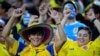 Los fanáticos de Colombia celebran después de que Jefferson Lerma anotara el primer gol contra Uruguay durante un partido de fútbol semifinal de la Copa América en Charlotte, Carolina del Norte, el miércoles 10 de julio de 2024.