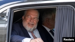 El primer ministro cubano, Manuel Marrero Cruz, se va después de una reunión con el jefe adjunto del Consejo de Seguridad de Rusia, Dmitry Medvedev, en la residencia estatal de Gorki, en las afueras de Moscú, Rusia, el 13 de junio de 2023.