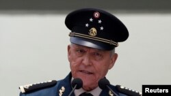 Salvador Cienfuegos fue arrestado en octubre de 2020 en el aeropuerto de Los Ángeles por cargos de trabajar con un poderoso cartel de la droga.