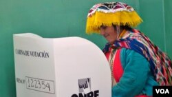 Según cifras oficiales del gobierno peruano, 19,9 millones de peruanos participarán en los comicios, unas 750.000 personas lo harán desde el exterior.