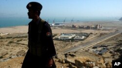 Un soldat de la force paramilitaire pakistanaise au port de Gwadar, Pakistan, 6 février 2007.