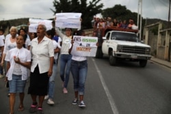 Amigos y familiares de Euvis Peroza, fallecido luego de que miembros de las FAES le dispararan, participan en una marcha contra las FAES, en Barquisimeto, Venezuela el 21 de septiembre de 2019.