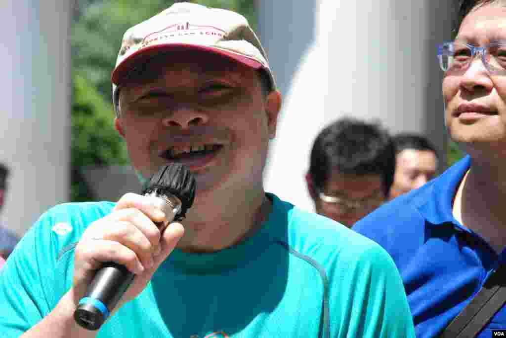 佔中發起人戴耀廷表示,如果北京全國人大常委會定的普選框架不符合國際標準,會部署逐步佔中行動(美國之音湯惠芸拍攝)