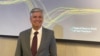 ARCHIVO - El gobernador de la Junta de la Reserva Federal, Christopher Waller, posa antes de un discurso en la Reserva Federal de San Francisco, en California, EEUU, el 31 de marzo de 2023.