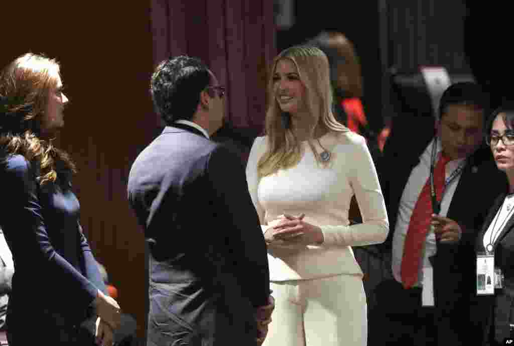 美国总统特朗普的女儿和助手伊万卡·特朗普抵达墨西哥国会,参加2018年12月1日在墨西哥城举行的当选总统洛佩斯就职典礼。