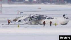 Avioni i përmbysur në aeroportin e Torontos