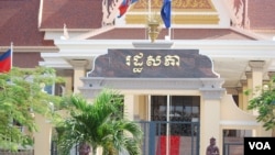 ព្រះ​ករុណា​ព្រះ​បរមនាថ​​ នរោត្តម សីហមុនី​ បាន​​កំណត់​​យក​ថ្ងៃ​ច័ន្ទ ​ទី២៣ ខែកញ្ញា​ ខាង​មុខ​នេះ ជា​ថ្ងៃ​បើក​​សម័យ​​ប្រជុំ​​សភា​លើក​ទីមួយ​តាម​​រដ្ឋ​ធម្មនុញ្ញ​​កំណត់​ដើម្បី​ផ្តល់​សុពលភាពដល់​រដ្ឋ​សភា​​នីតិកាលទី​៥​។​