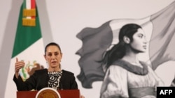 ARCHIVO - Presidenta de México, Claudia Sheinbaum, en su conferencia de prensa por la mañana en el Palacio Nacional, el 21 de enero de 2025. 