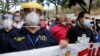 Docentes escolares y universitarios se manifiestan por mejores condiciones laborales y aumentos salariales durante el brote de la enfermedad del coronavirus (COVID-19), en Caracas, el 15 de marzo de 2021.