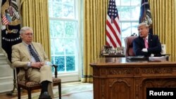 U.S. President Donald Trump speaks about legislation for additional coronavirus aid as U.S. Senate Majority Leader Mitch McConnell (R-KY) listens in the Oval Office at the White House in Washington, July 20, 2020. 