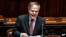 El canciller Enzo Moavero Milanesi reconoció que el presidente Nicolás Maduro carece de “legitimidad democrática”.