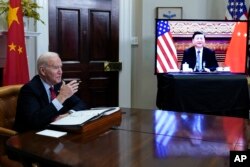 Prezident Bayden Oq uyda Xitoy rahbari Shi Zinpin bilan virtual muloqotda, 15-noyabr, 2021