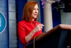 La secretaria de prensa de la Casa Blanca, Jen Psaki, habla durante una rueda de prensa en la Casa Blanca en Washington.