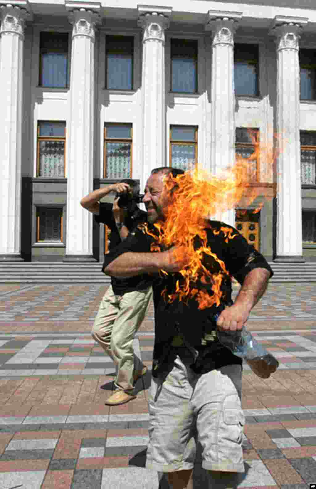 Maksim Lyashenko sets himself on fire in front of Ukraine's parliament in Kiev. The 50-year old businessman from Kherson region in southern Ukraine has been demonstrating in front of parliament for a week, demanding the resignation of the governor in his