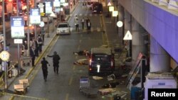 Aéroport international Atatürk d'Istanbul,Turquie, après les explosions de mardi, 28 juin 2016.(REUTERS/Ismail Coskun/IHLAS News Agency)