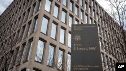 FILE - Gedung Theodore Roosevelt, lokasi Kantor Manajemen Personalia AS di Washington, D.C., 13 Februari 2024. (Mark Schiefelbein/AP)