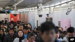 北京两座地铁站之间的通道中安装的监控镜头（2019年2月26日）