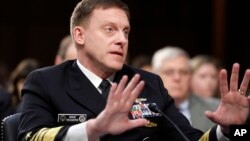 El director del Comando Cibernético y la Agencia Nacional de Seguridad, Mike Rogers, dijo que ni el presidente Trump ni el secretario de Defensa le han otorgado "autoridad adicional" para actuar. 