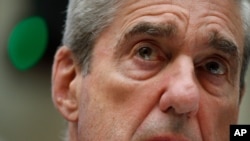 En esta foto del 24 de julio de 2019, el ex fiscal especial Robert Mueller testifica en el Capitolio, en Washington DC, en una audiencia del Comité de Inteligencia de la Cámara acerca de su informe sobre la interferencia rusa en las elecciones de 2016.