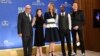 'La La Land', 'Moonlight' Lead Golden Globe Nominations
