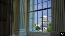 ARCHIVO - El Capitolio visto desde la rotonda del Edificio de Oficinas Cannon de la Cámara de Representantes, en Washington DC, el 18 de abril de 2019.