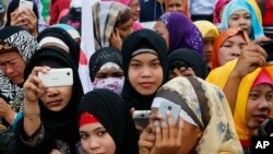Filipino Muslims join a protest at the Philippine Congress, Feb. 3, 2016, at suburban Quezon city, northeast of Manila, Philippines. The Philippine Congress has run out of time to pass under the current president's term a Muslim autonomy bill that aims to peacefully settle a decades-long Muslim rebellion in the south, sparking concerns the setback may ignite new fighting, officials said.