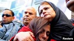 Nodir Ktarining onasi Tunisdagi namoyishda qatnashdi. 9-yanvar, 2015-yil.