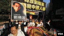 Demonstran pro-demokrasi di Hong Kong, (5 Des. 2010).