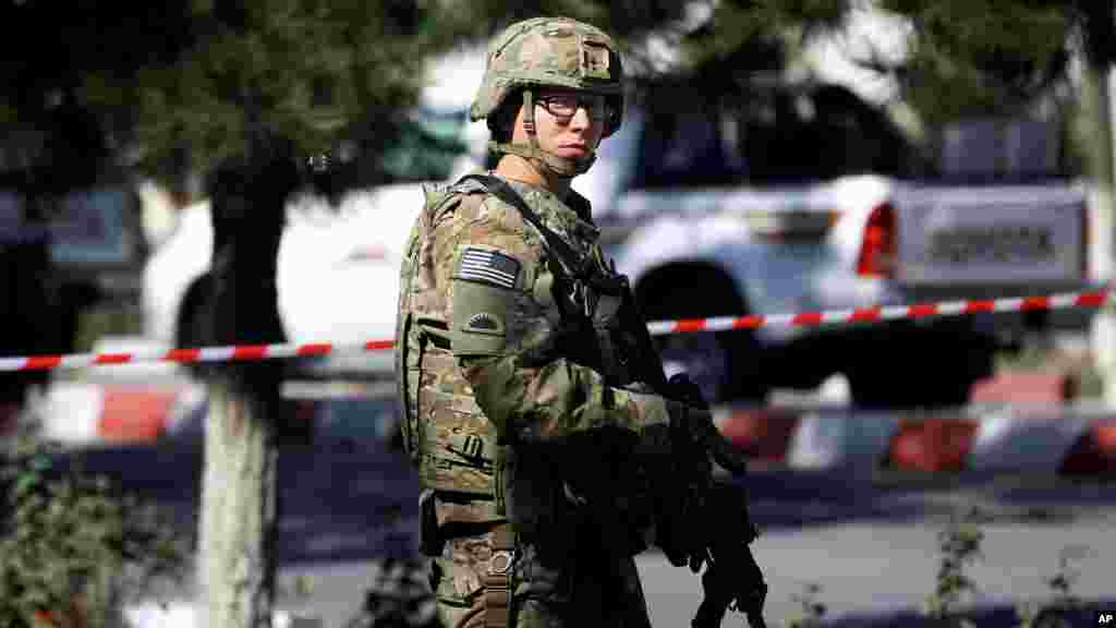 Kungiyar Taliban ta dauki alhakin kai harin bama bamai akan motocin kungiyar NATO, ga 16 Satumba, 2014.