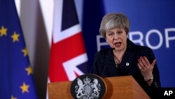 La Cámara de los Comunes acordó el lunes 25 de marzo de 2019 asumir el control del calendario parlamentario el miércoles para que los diputados puedan votar sobre las alternativas al pacto de salida negociado entre Theresa May y la UE.