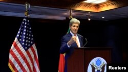 Menteri Luar Negeri AS John Kerry berbicara dalam konferensi pers dalam kunjungan resminya di ibukota Addis Ababa (1/5). 