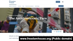 Naslovna strana izveštaja "Zemlje u tranziciji 2021 - Antidemokratski zaokret", nevladine organizacije Fridom haus (Foto: www.freedomhouse.org)