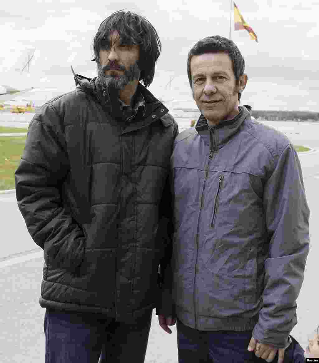 Freed El Mundo Middle East correspondent Javier Espinosa (right) and freelance photographer Ricardo Garcia Vilanova, the two Spanish journalists held hostage in Syria by an al Qaeda-linked militant group for 194 days were freed and handed over to the Turkish military in good health March 29. They pose after their arrival at Torrejon de Ardoz airbase near Madrid, Spain, March 30, 2014.