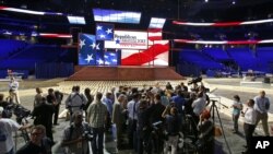 Media melakukan wawancara di Konvensi Nasional Partai Republik di Tampa, Florida. (Foto: AP)