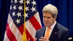 លោក​​​ John​​​ Kerry​​​​​​ កំពុង​​​និយាយ​​​ទៅកាន់​​​ក្រុម​​​អ្នក​​​កាសែត​​​អំពី​​​លទ្ធផល​​​នៃ​​​ដំណើរ​​​ទស្សនកិច្ច​​​របស់​​​លោក​​​ក្នុង​​​កិច្ច​​​ប្រជុំ​​​ជាមួយ​​​តំណាង​​​រដ្ឋ​​​មន្ត្រី​​​ការ​​​បទេស​​​ទាំង​​​អស់​​​របស់​​​សហគមន៍​​​អាស៊ាន​​​លើក​​​ទី​​​ ៤៧​​​ក្នុង​​​ប្រទេស​​​មីយ៉ាន់ម៉ា​​​កាលពី​​​ថ្ងៃ​​​ទី​​​១០​​​ខែ​​​សីហា​​​ឆ្នាំ​​​២០១៤។