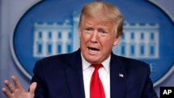 El presidente Donald Trump habló por teléfono con los líderes de Rusia y Arabia Saudita sobre la producción petrolera.