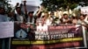 Para jurnalis berunjuk rasa dalam rangka peringatan Hari Kebebasan Pers sekaligus mengecam terbunuhnya seorang jurnalis dalam ledakan bom di Khuzdar, Lahore, Pakistan, 3 Mei 2024. (Foto: K.M. Chaudary/AP Photo)