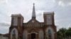 la cathédrale de Brazzaville vide, le 21 mars 2020. (VOA/Arsène Séverin)