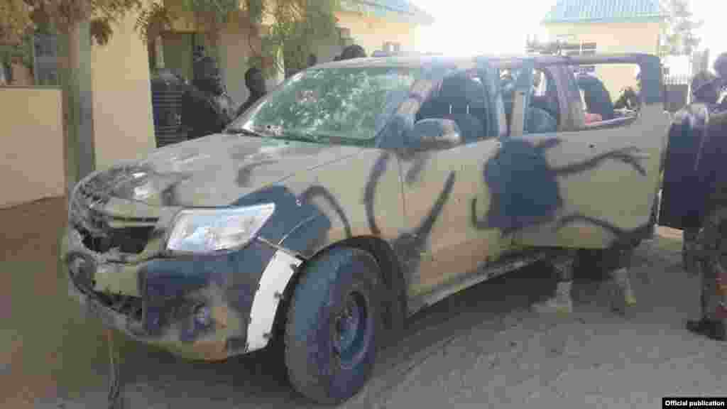 Mota Kirar Hilux Da Sojojin Najeriya Suka Kwace Daga Hannun 'Yan Kungiyar Boko Haram A Gwai Mainari Kusa Da Minok A Jahar Borno Yau Da Safe 