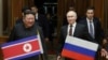 ARCHIVO - El presidente ruso, Vladimir Putin, a la derecha, y el líder de Corea del Norte, Kim Jong Un, sonríen durante su reunión en el Aeropuerto Internacional Pyongyang Sunan, en las afueras de Pyongyang, Corea del Norte, el 19 de junio de 2024. 