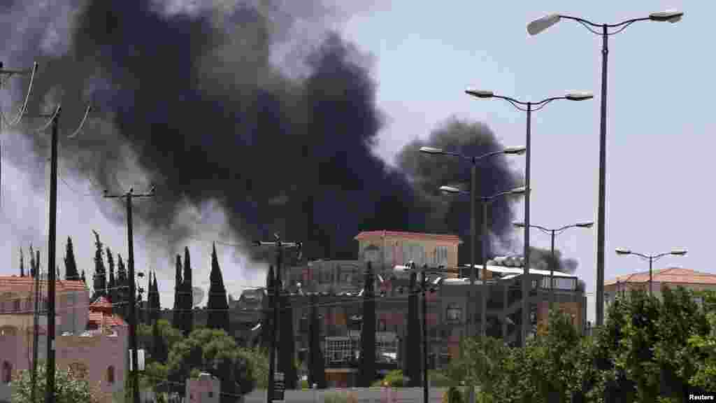 Shi'a jinsin Houthi a Sanaa, Yemen, 21 ga Satumba, 2014. 