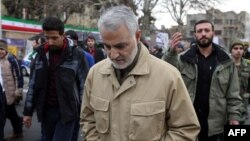 Kasem Sulejmani u šetnji povodom obeležavanja godišnjice Islamske revolucije u Teheranu, 11. februara 2016. (Foto: AFP/STR)