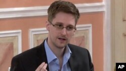 Edward Snowden dalam video yang dirilis oleh WikiLeaks, Jumat (11/10). 