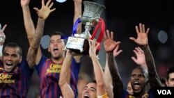 El Barcelona amplió su diferencia ante el Real Madrid y levantó su décima Súper Copa, ante ocho que tienen los "merengues".