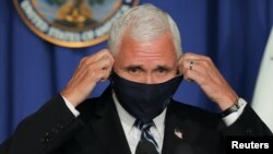 El vicepresidente de Estados Unidos, Mike Pence, durante una conferencia para dar una actualización de la situación del coronavirus en el país. 